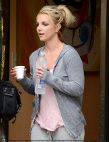 Бритни Спирс. 26 июля - Бритни посетила танцевальную студию в Thousand Oaks