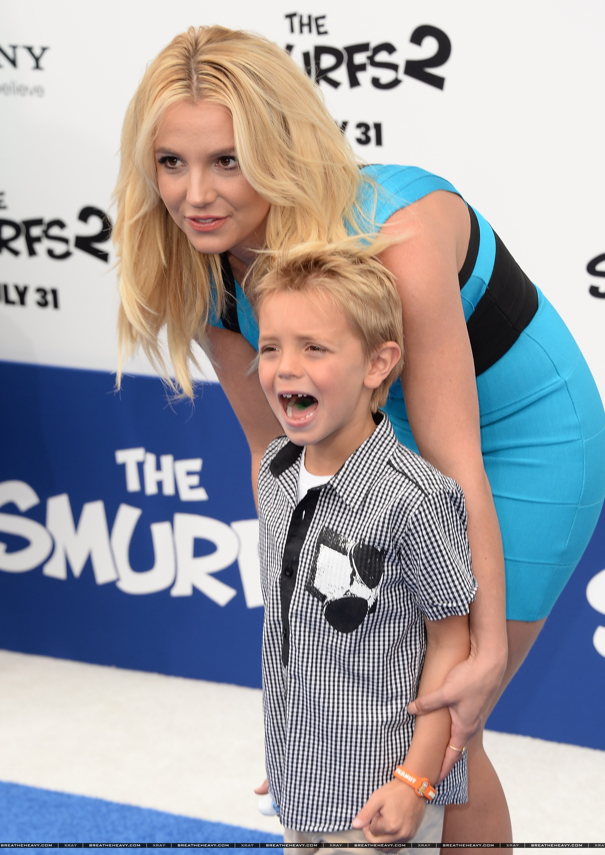 Бритни Спирс. 28 июля - Премьера фильма Смурфики 2 в Уэствуде - Красная дорожка