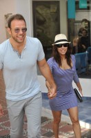 Ева Лонгория. Ева Лонгория и Эрнесто Аргуэлло отправились за покупками  по магазинам города Марбельи, в Малаге.