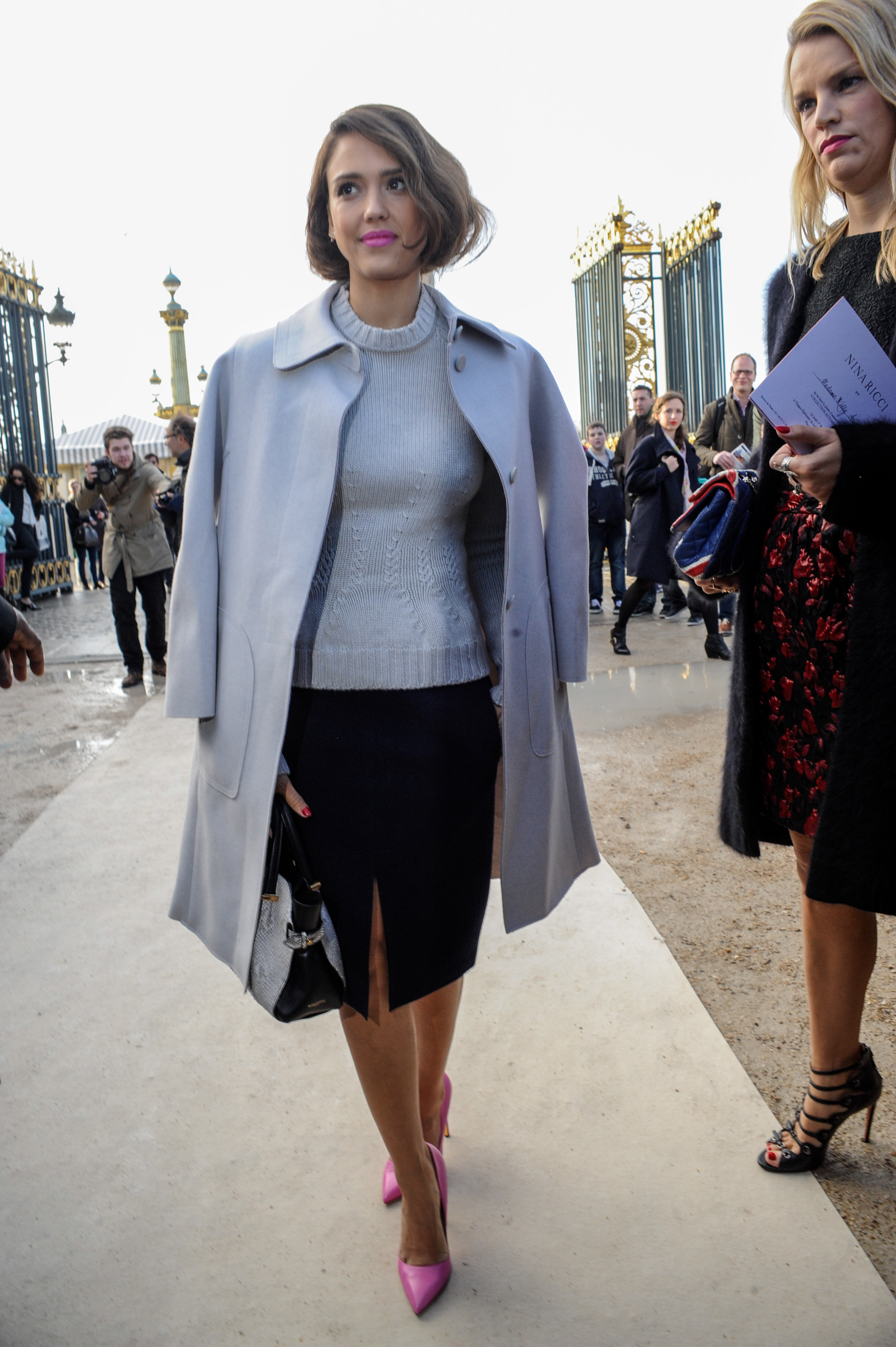 Джессика Альба. Джессика Альба на показе Nina Ricci в Париже