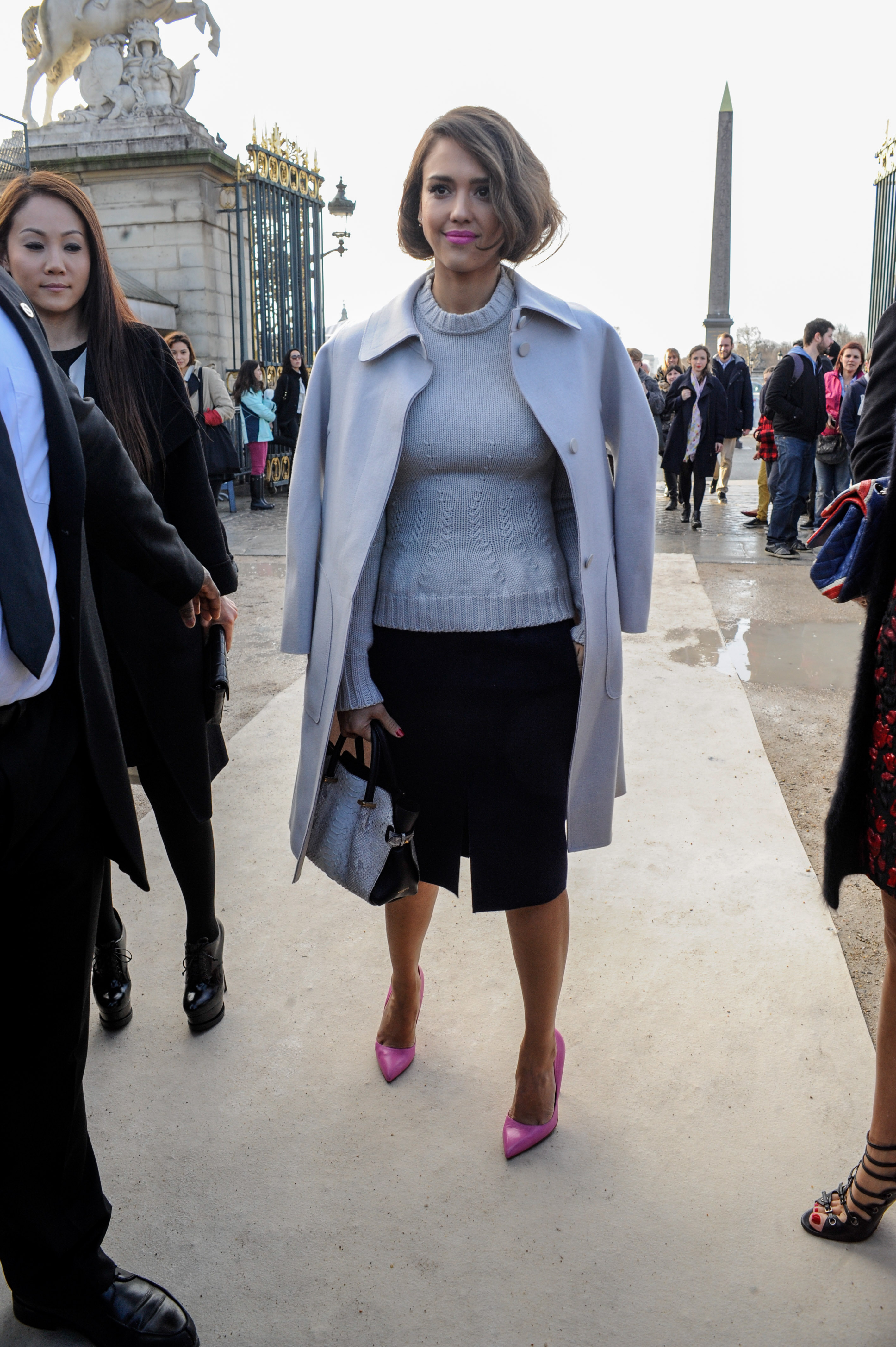 Джессика Альба. Джессика Альба на показе Nina Ricci в Париже