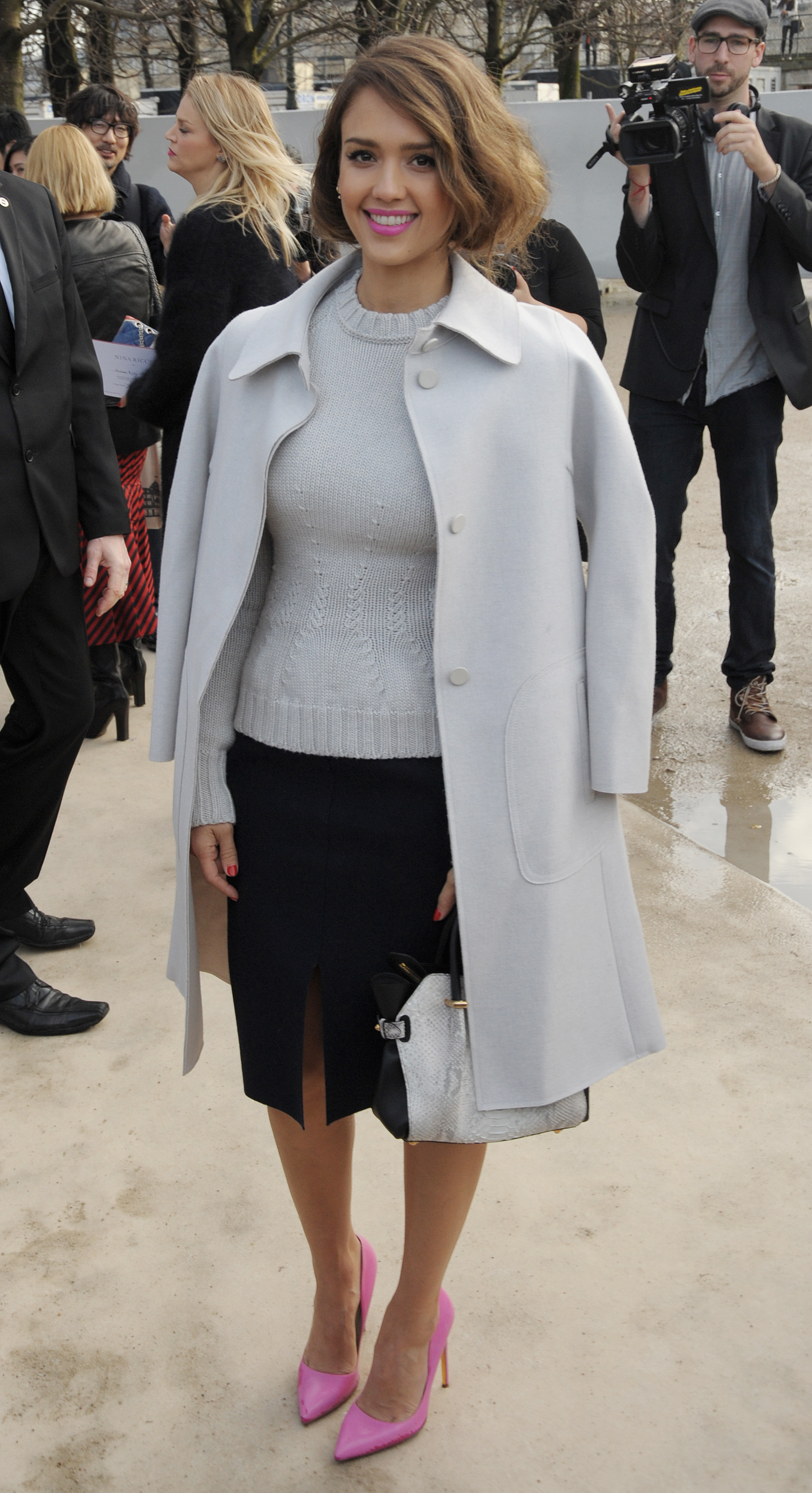 Джессика Альба. Джессика Альба на показе Nina Ricci в Париже