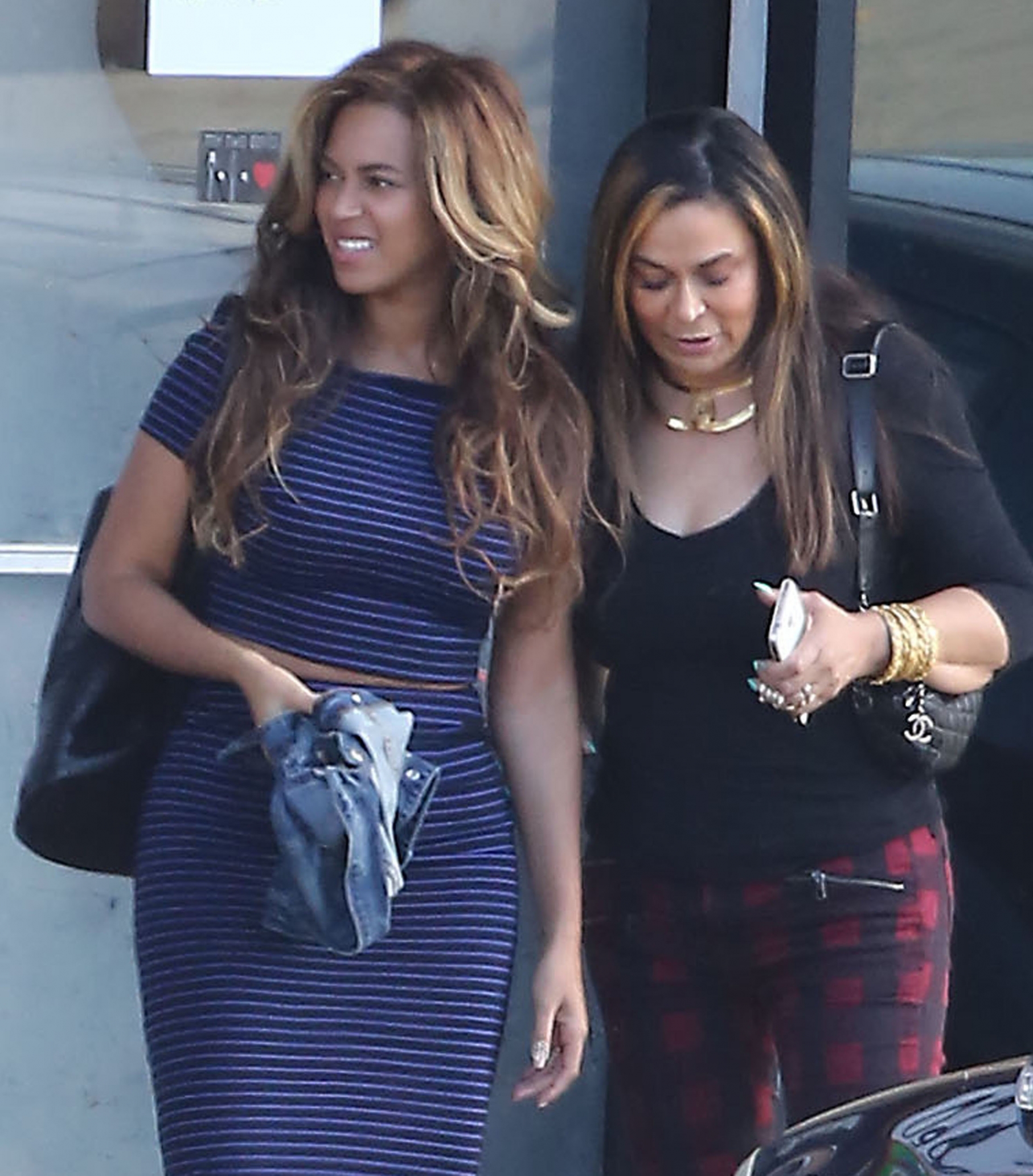 Бейонсе Ноулз. #Jayonce и Блу Айви обедали вместе Келли Роуланд и Тиной Ноулз в Лос-Анджелесе