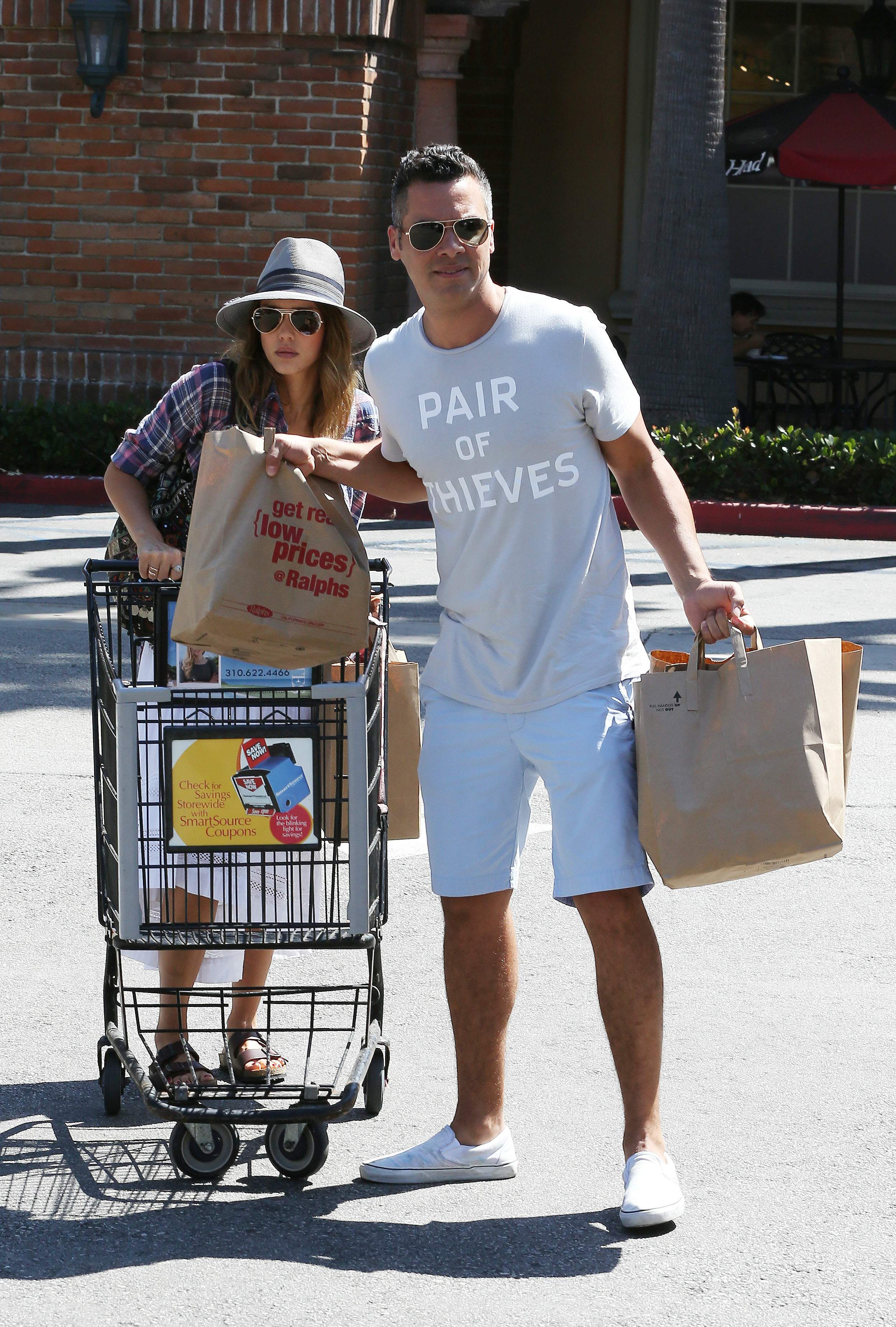 Джессика Альба. Джессика Альба на шопинге в Малибу