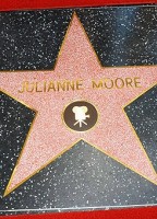 Джулианна Мур удостоилась звезды на Аллее славы