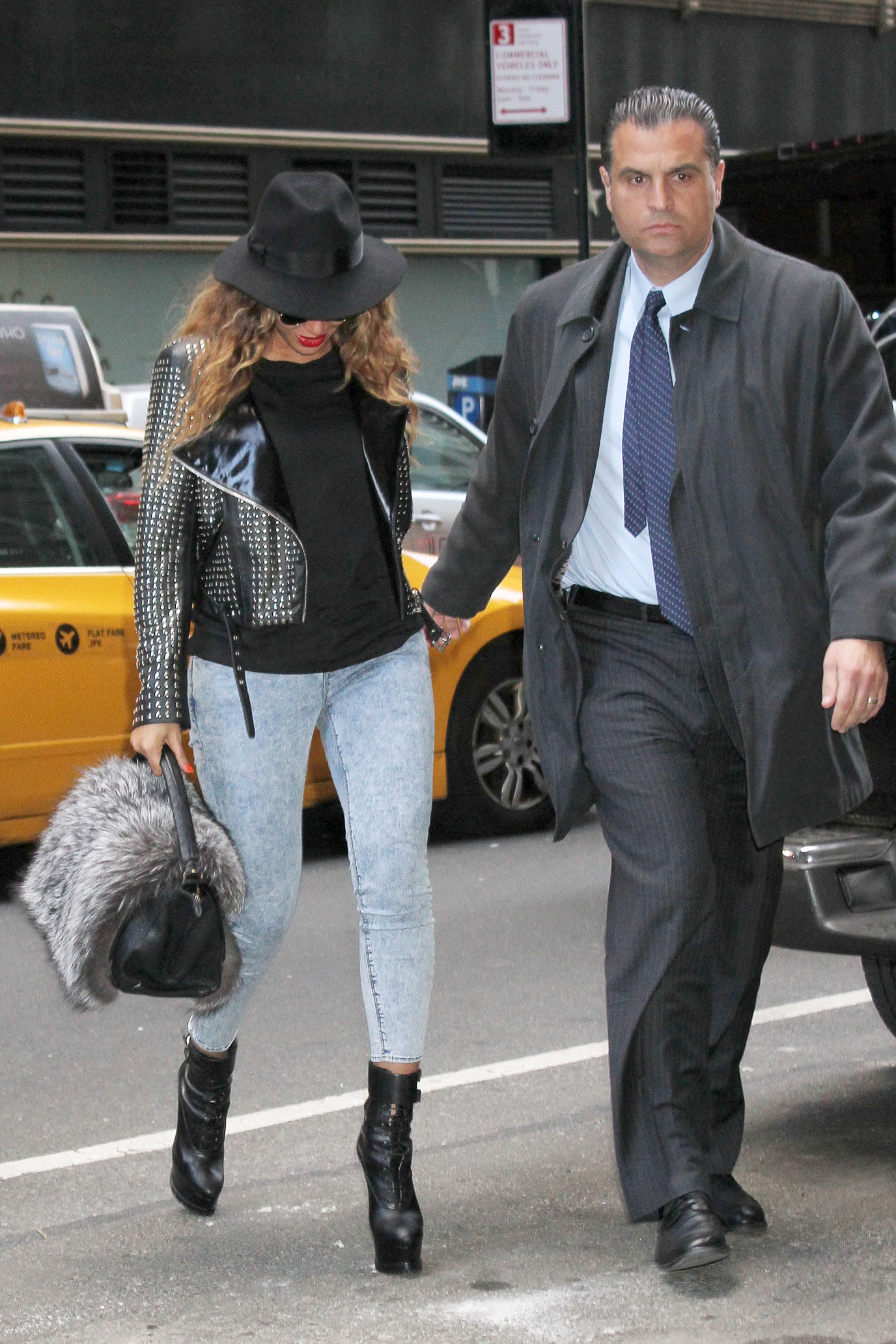 Бейонсе Ноулз. Бейонсе посетила офисное здание в Нью-Йорке