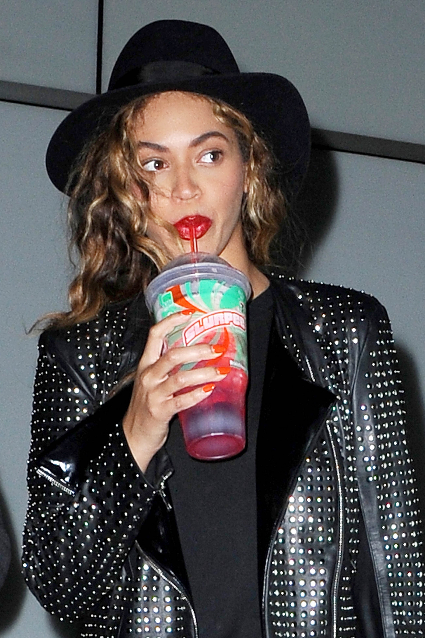 Бейонсе Ноулз. Бейонсе посетила офисное здание в Нью-Йорке