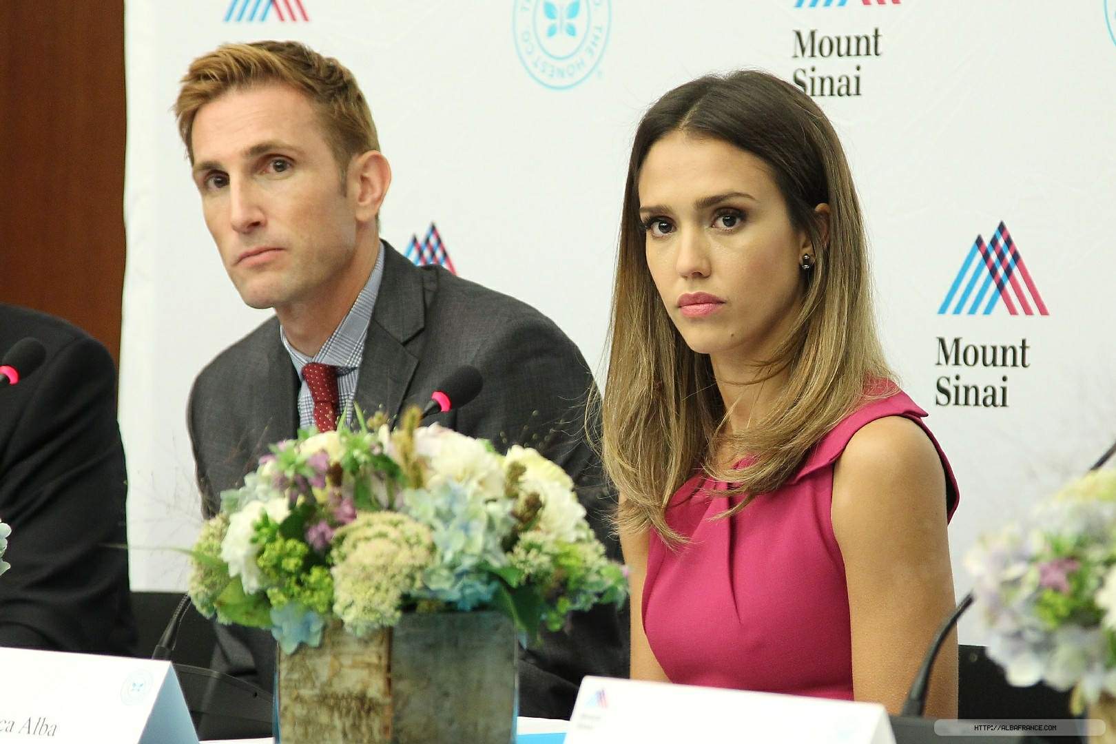 Джессика Альба. Джессика Альба на открытии Ultra Clean Room по изучению воздействия химических веществ в окружающей среде на здоровье детей в "Mount Sinai Hospital" в Нью-Йорке