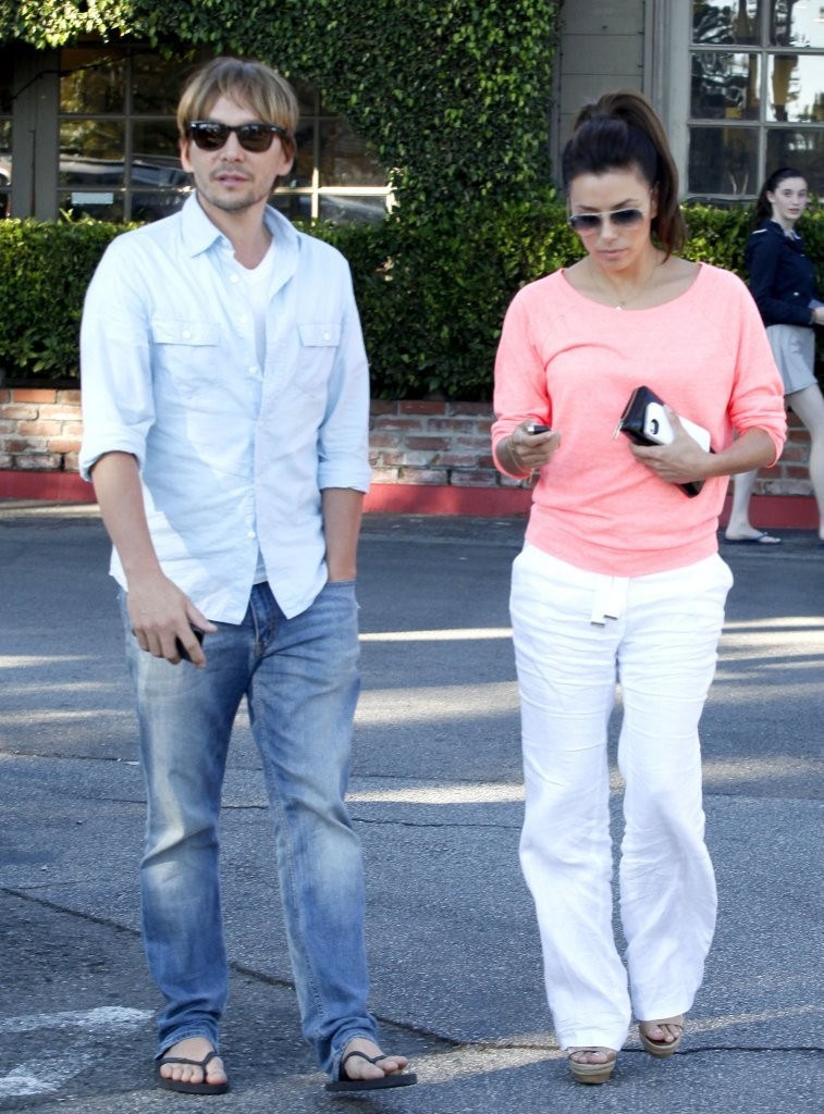 Ева Лонгория. Ева Лонгория и Кен Пейвс направляются на обед в Beverly Glen Plaza