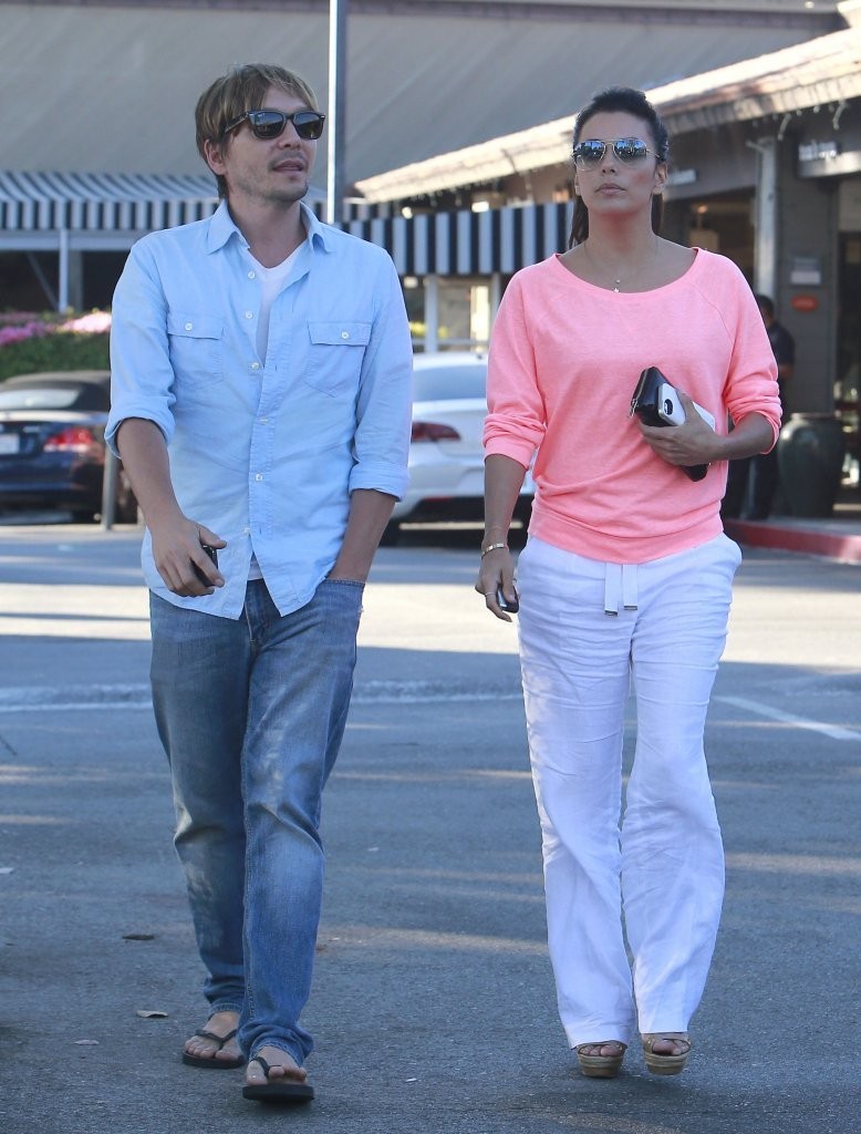 Ева Лонгория. Ева Лонгория и Кен Пейвс направляются на обед в Beverly Glen Plaza