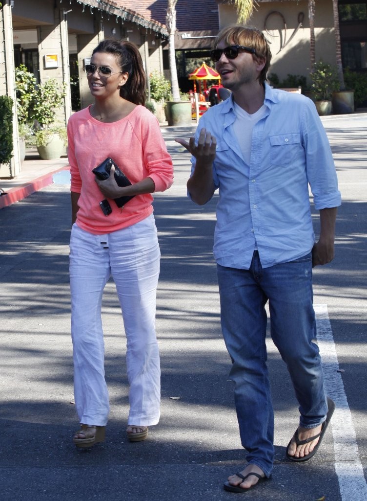 Ева Лонгория. Ева Лонгория и Кен Пейвс направляются на обед в Beverly Glen Plaza