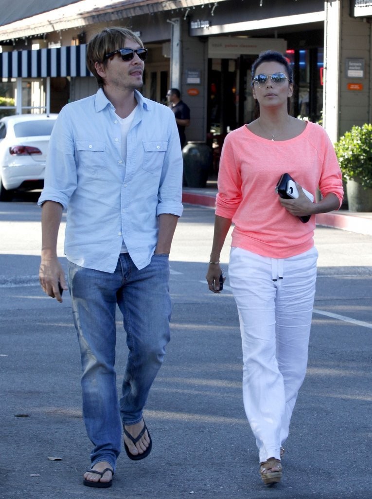 Ева Лонгория. Ева Лонгория и Кен Пейвс направляются на обед в Beverly Glen Plaza