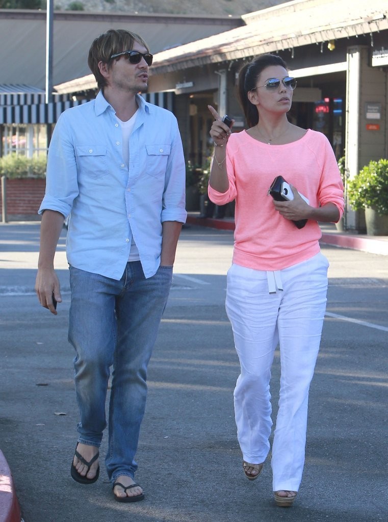 Ева Лонгория. Ева Лонгория и Кен Пейвс направляются на обед в Beverly Glen Plaza