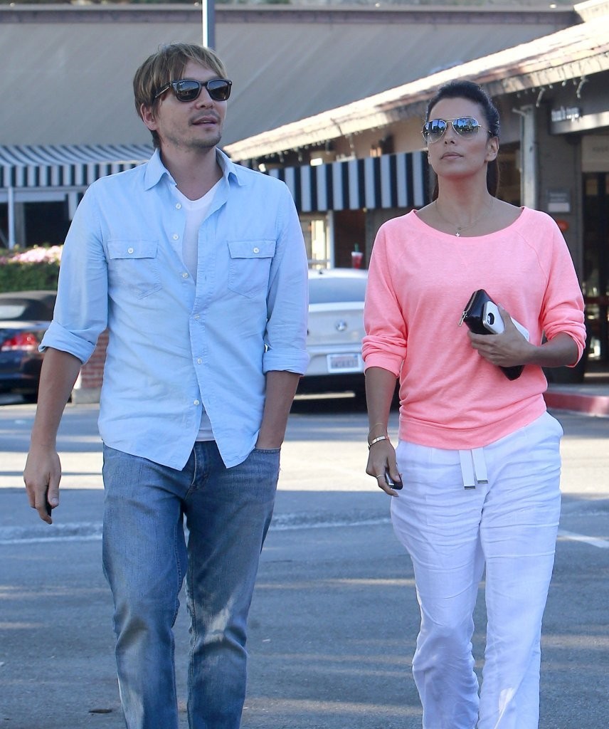 Ева Лонгория. Ева Лонгория и Кен Пейвс направляются на обед в Beverly Glen Plaza