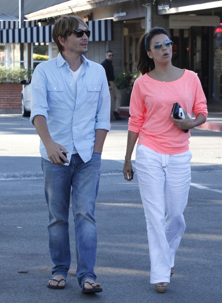 Ева Лонгория. Ева Лонгория и Кен Пейвс направляются на обед в Beverly Glen Plaza