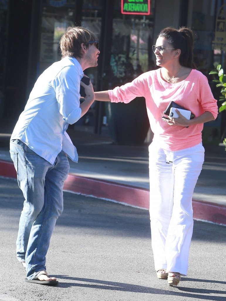 Ева Лонгория. Ева Лонгория и Кен Пейвс направляются на обед в Beverly Glen Plaza