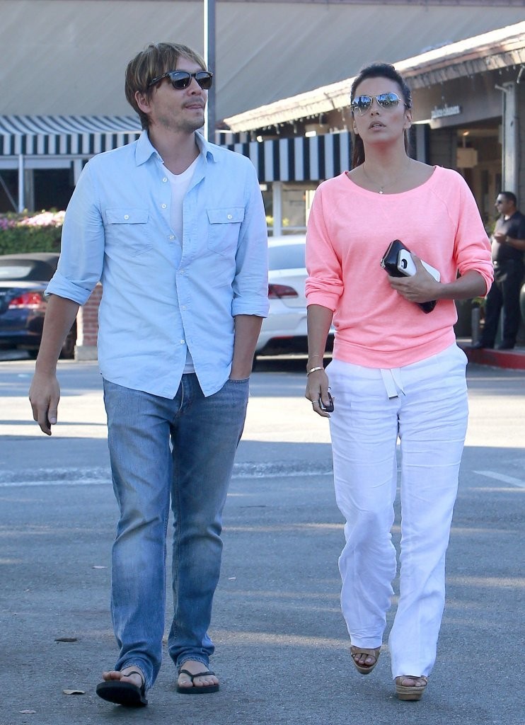 Ева Лонгория. Ева Лонгория и Кен Пейвс направляются на обед в Beverly Glen Plaza