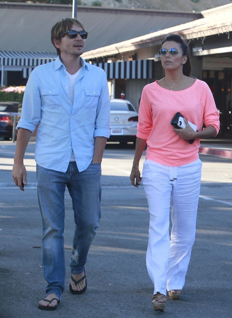 Ева Лонгория. Ева Лонгория и Кен Пейвс направляются на обед в Beverly Glen Plaza