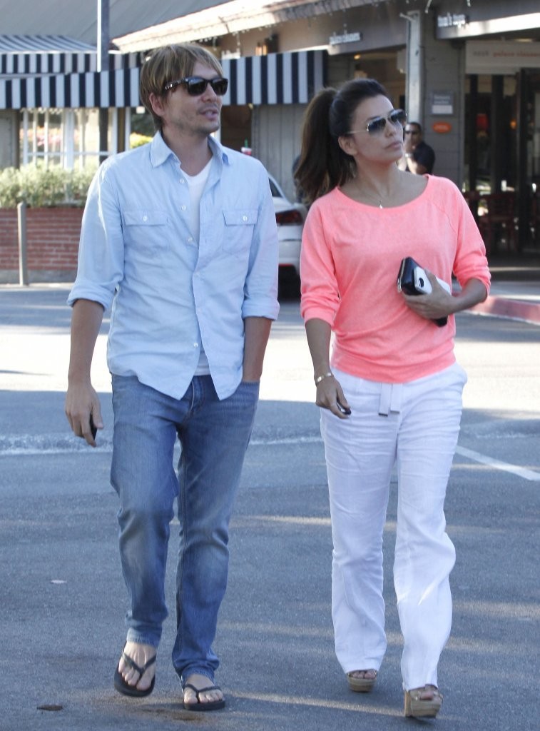 Ева Лонгория. Ева Лонгория и Кен Пейвс направляются на обед в Beverly Glen Plaza