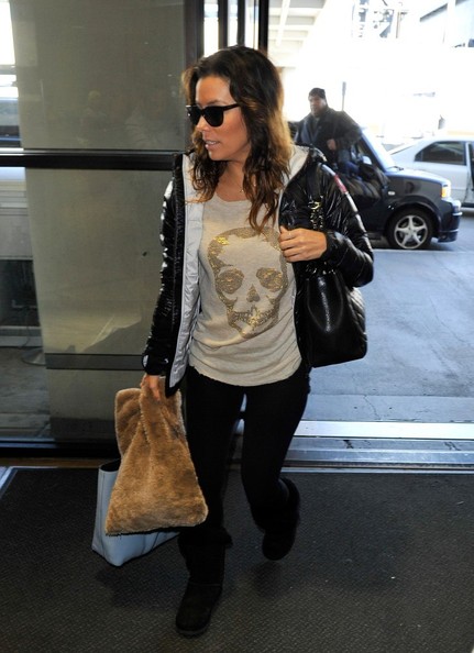 Ева Лонгория. 5 января 2014 - Ева Лонгория прибыла в аэропорт LAX.