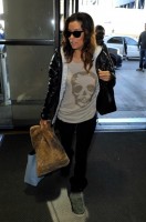 5 января 2014 - Ева Лонгория прибыла в аэропорт LAX.