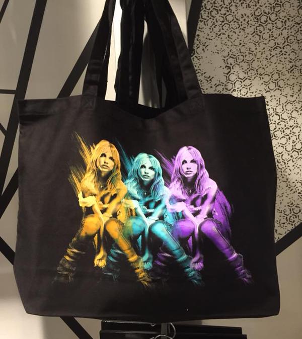 Бритни Спирс. В Лас Вегасе появились новые официальные товары к шоу Piece Of Me.