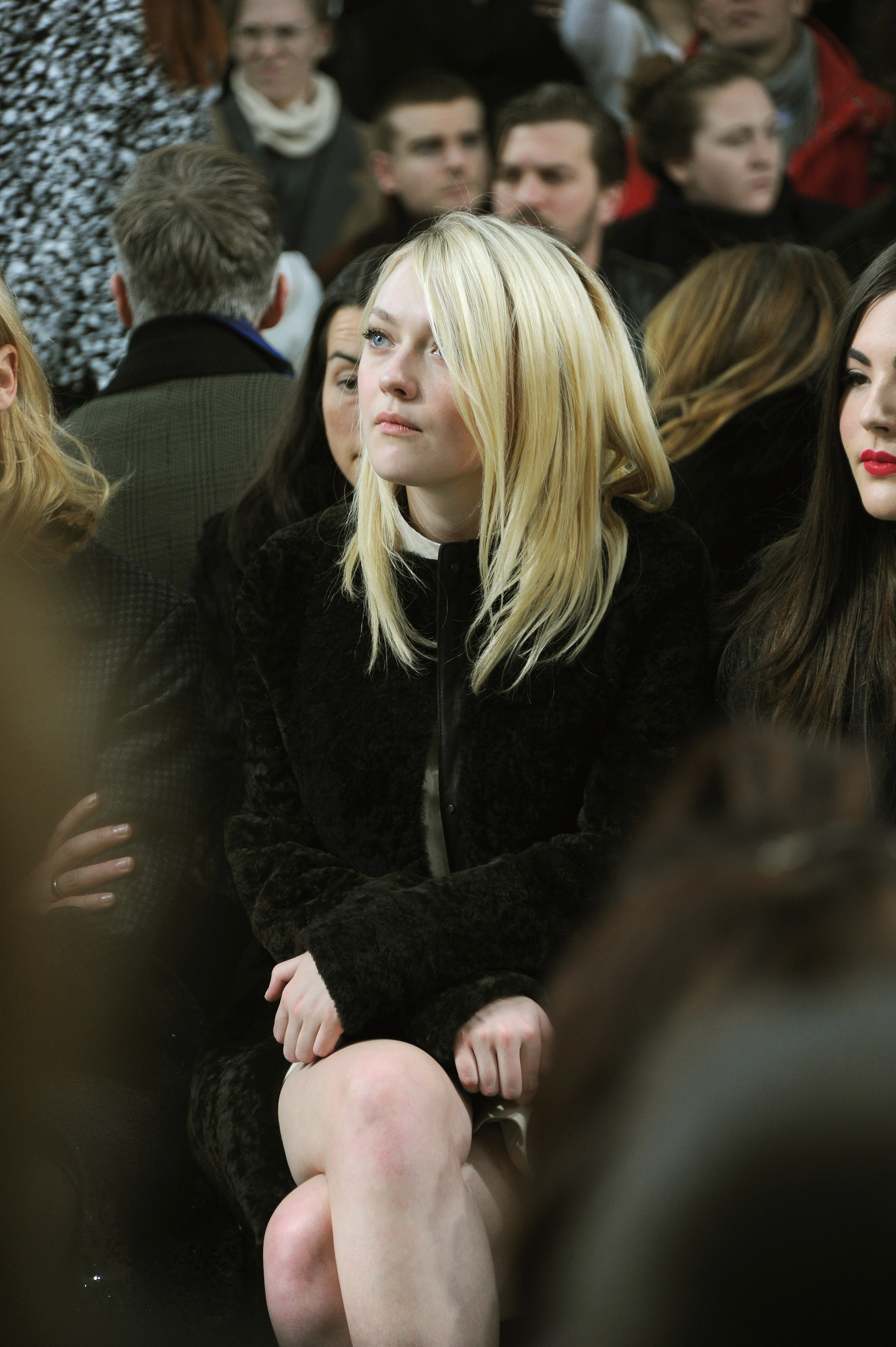 Дакота Фаннинг. Дакота побывала на модном показе брэнда "Proenza Schouler" в Нью-Йорке.