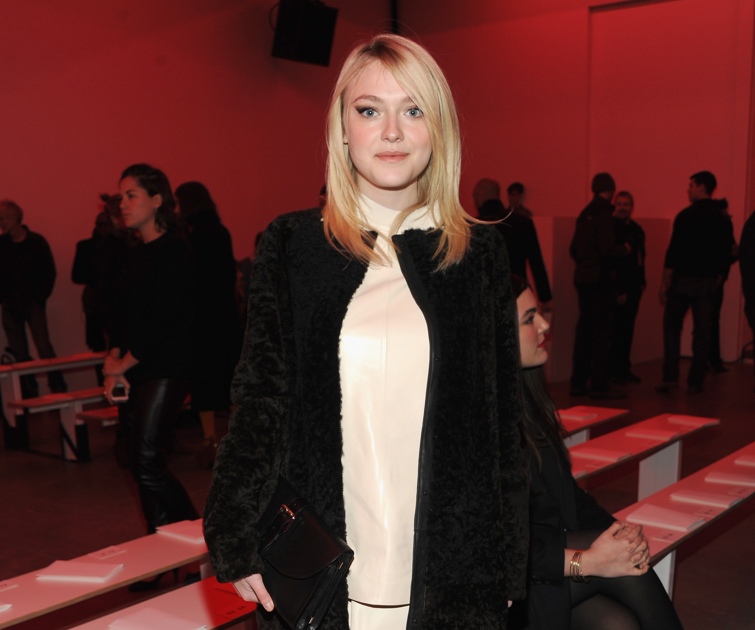 Дакота Фаннинг. Дакота побывала на модном показе брэнда "Proenza Schouler" в Нью-Йорке.