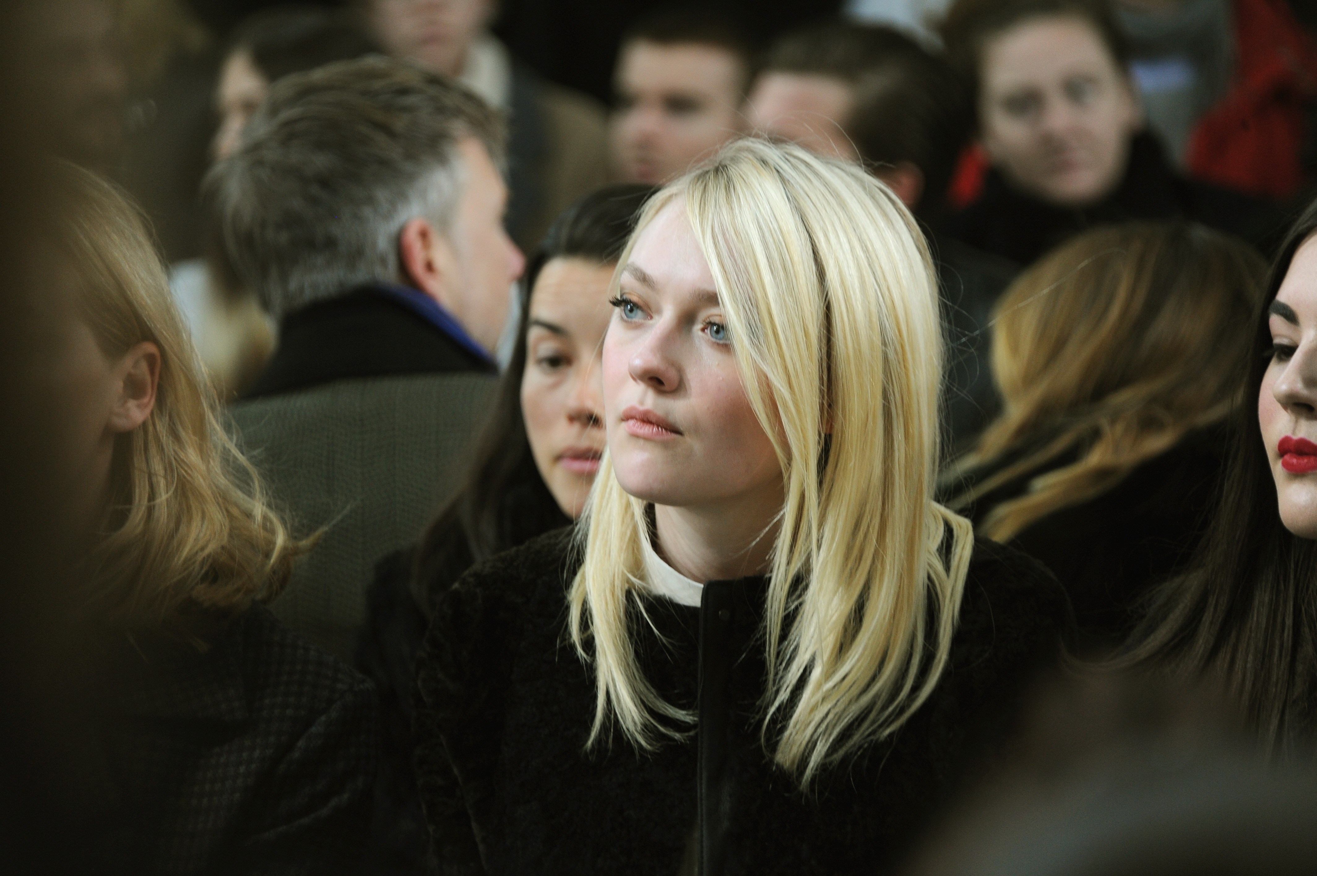 Дакота Фаннинг. Дакота побывала на модном показе брэнда "Proenza Schouler" в Нью-Йорке.