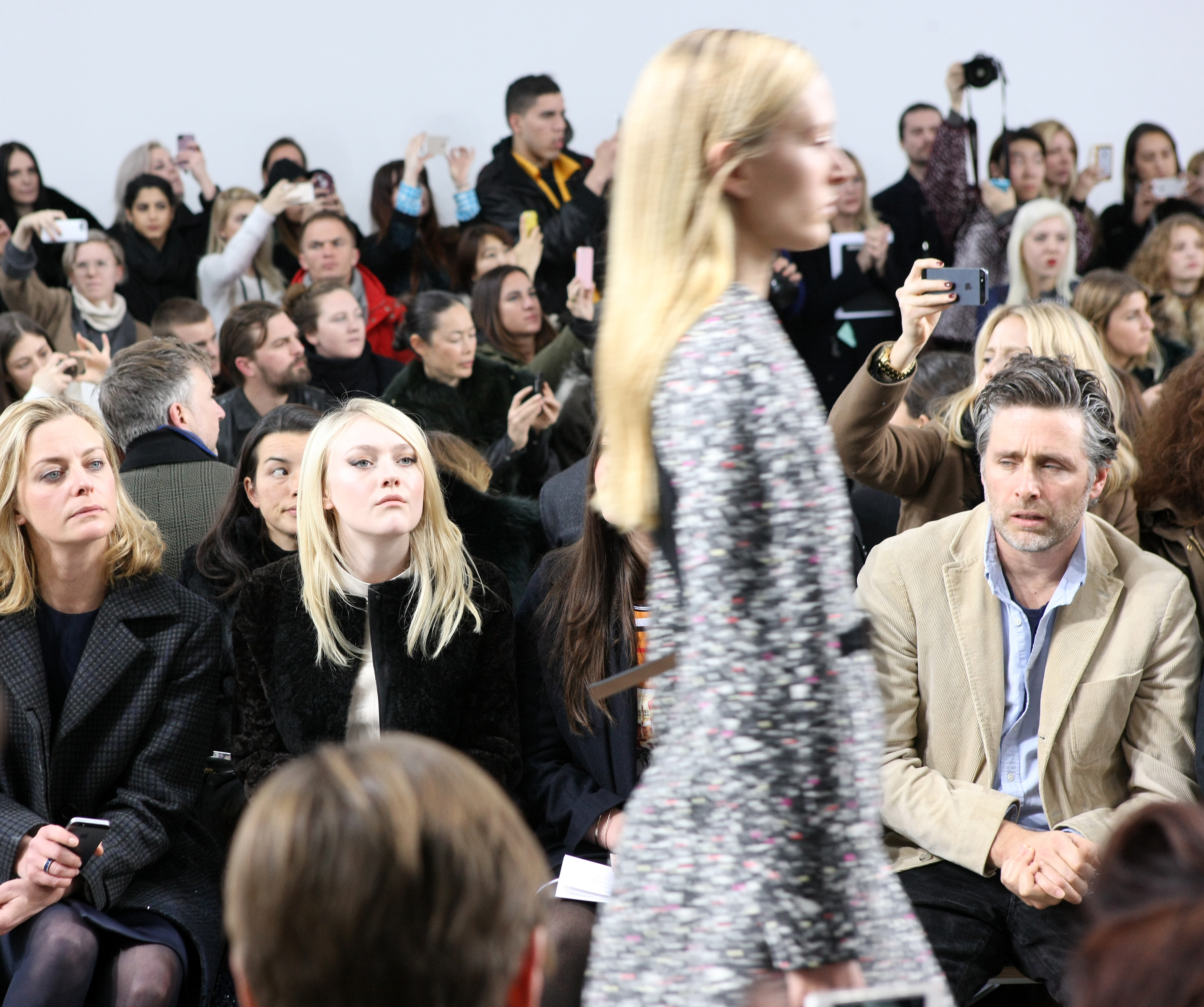 Дакота Фаннинг. Дакота побывала на модном показе брэнда "Proenza Schouler" в Нью-Йорке.