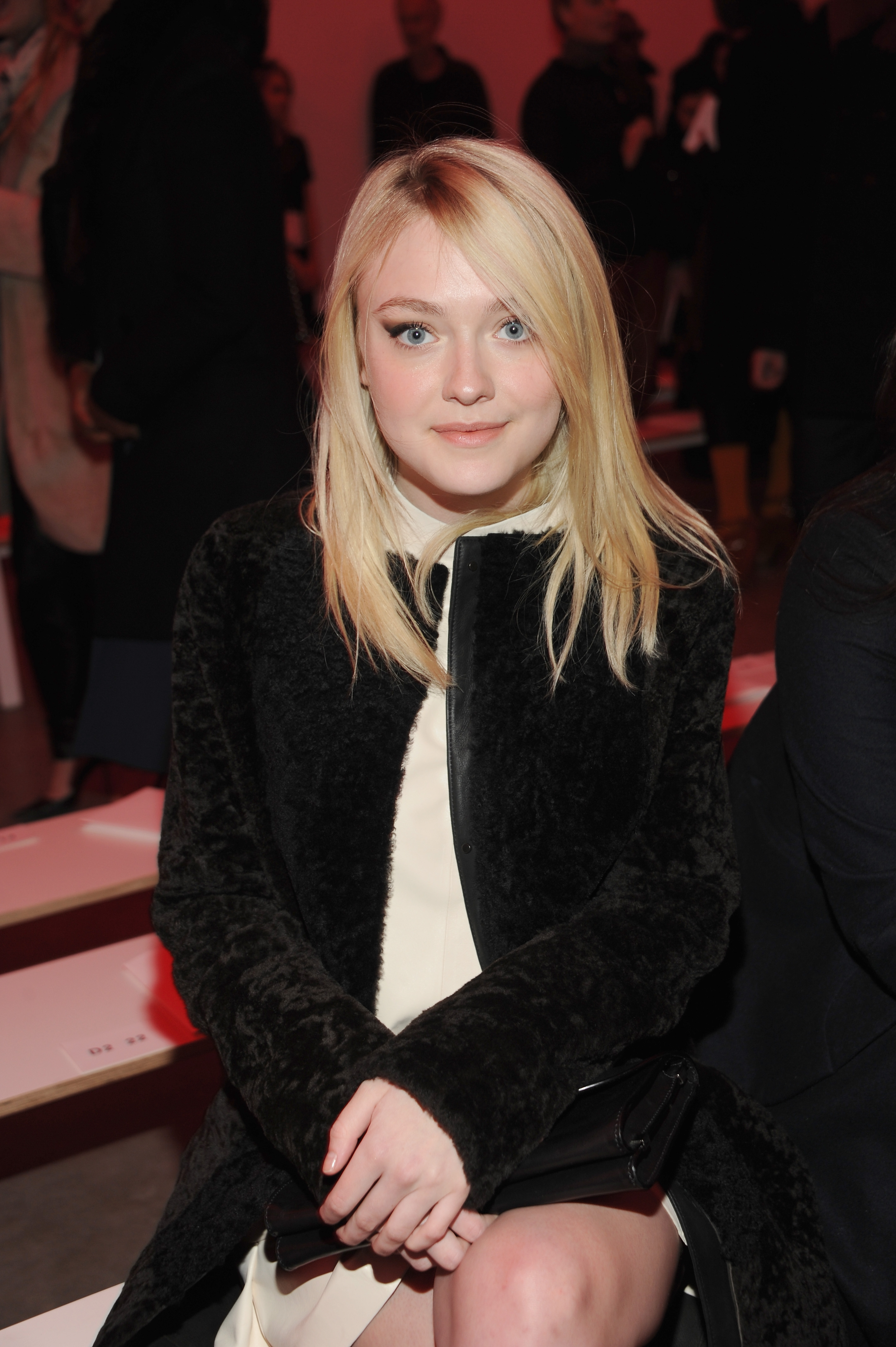 Дакота Фаннинг. Дакота побывала на модном показе брэнда "Proenza Schouler" в Нью-Йорке.