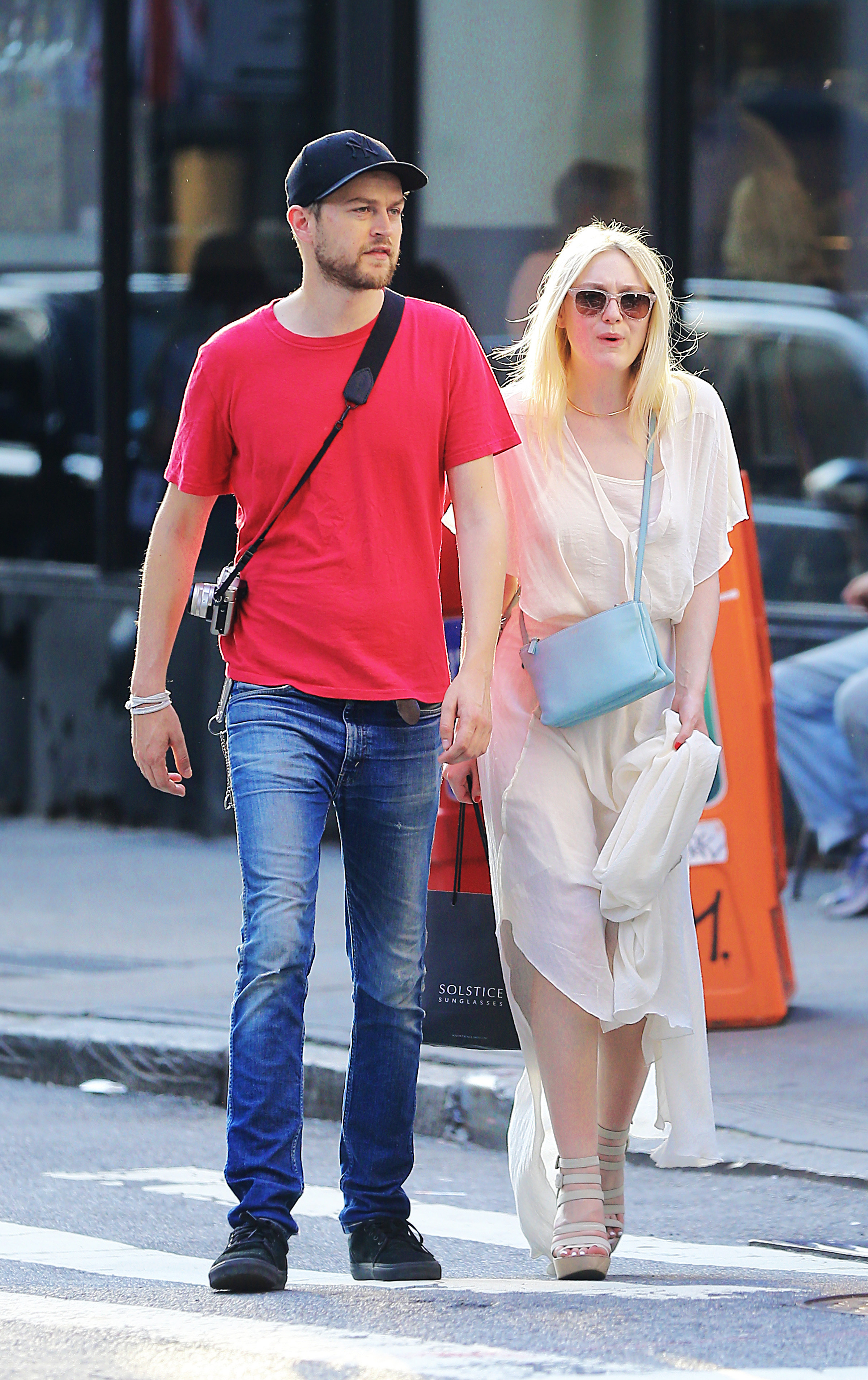 Дакота Фаннинг. Обворожительная Дакота и Джейми гуляют по улицам Нью-Йорка.