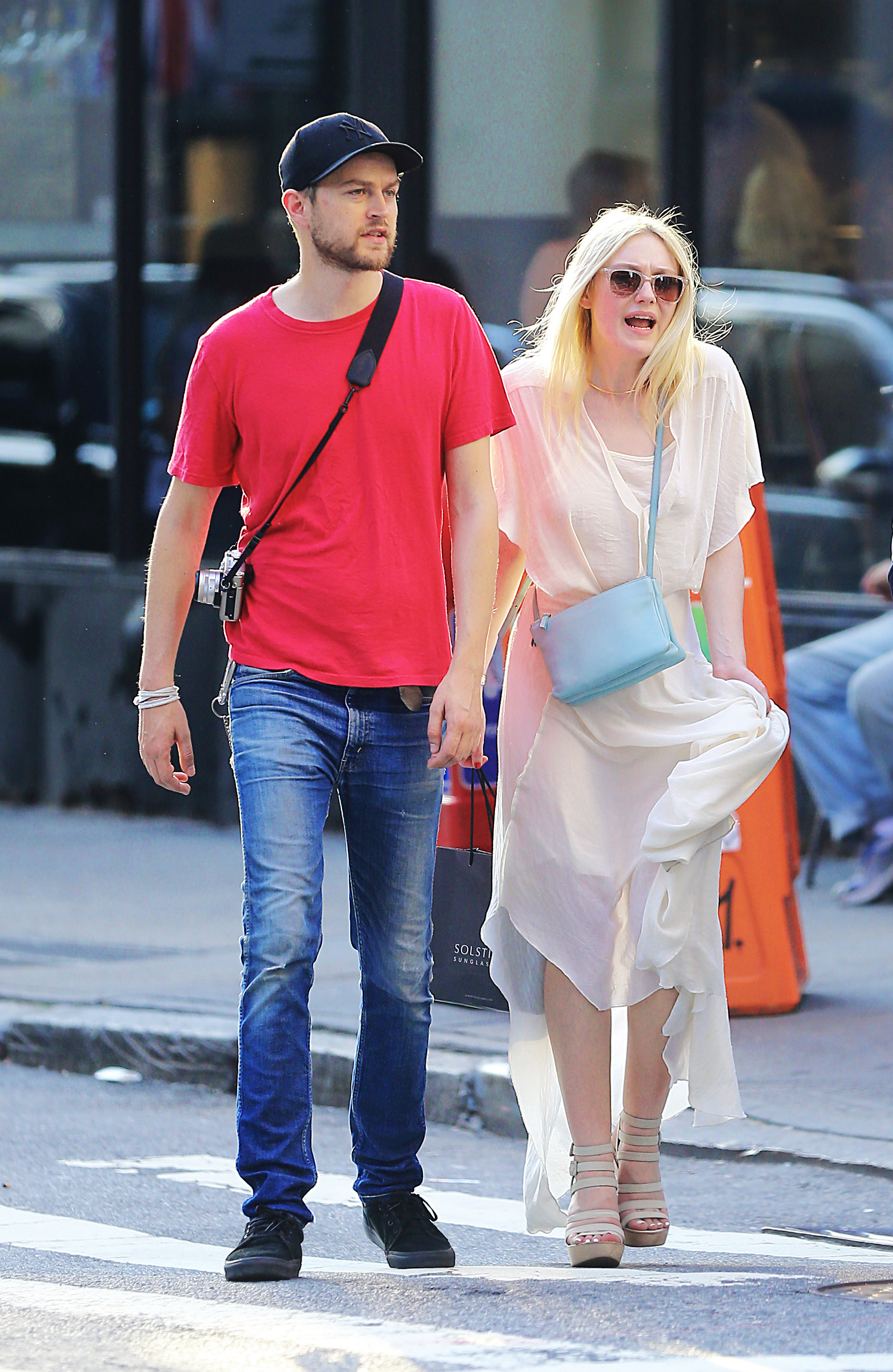 Дакота Фаннинг. Обворожительная Дакота и Джейми гуляют по улицам Нью-Йорка.