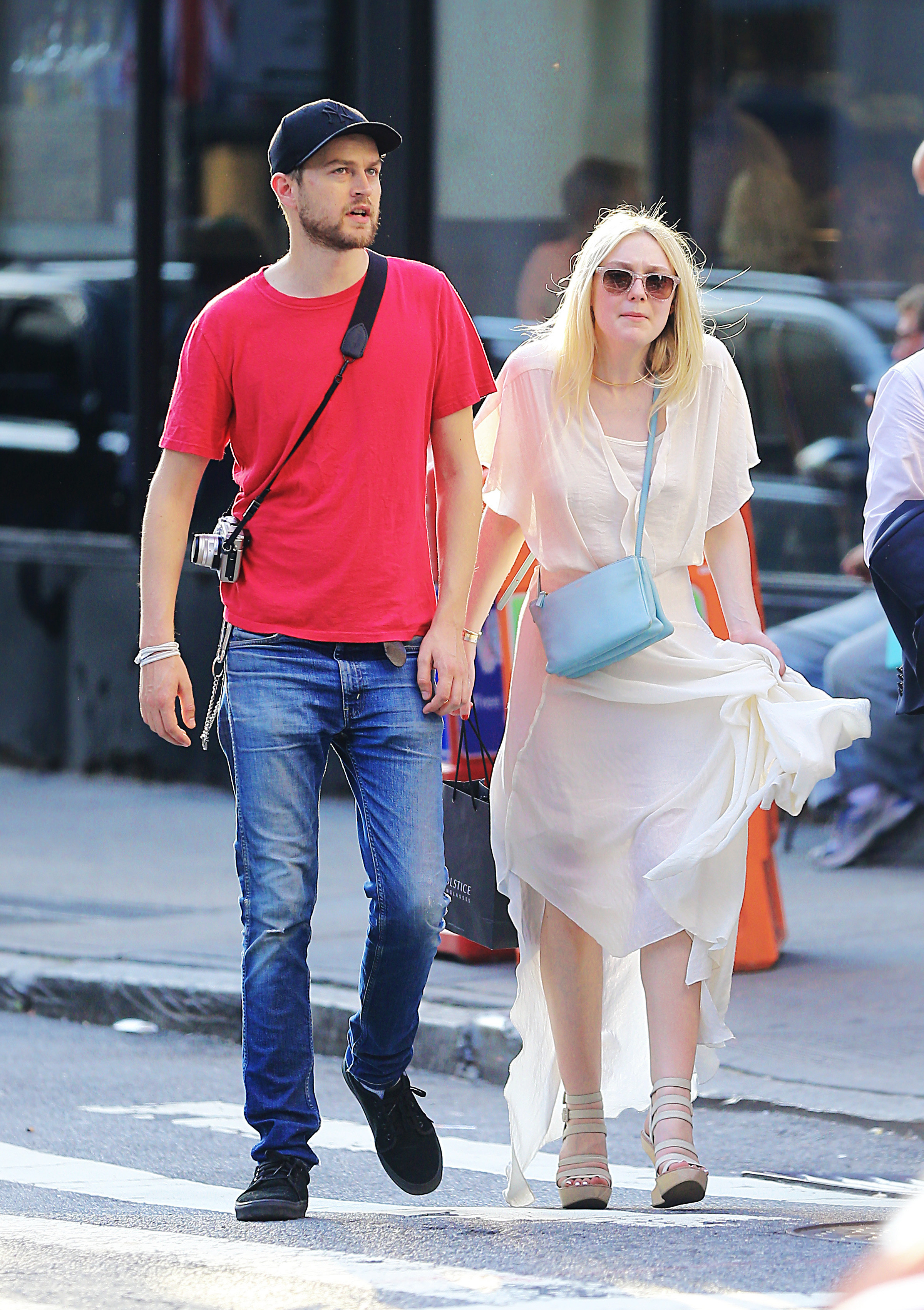 Дакота Фаннинг. Обворожительная Дакота и Джейми гуляют по улицам Нью-Йорка.