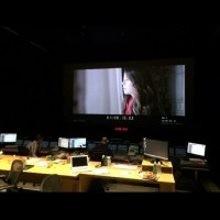 Миранда Косгроув. На странице,посвящённой фильму "злоумышленники" в инстаграме,появилось 2 новых фото с Мирандой на большом экране, как видно, работа над фильмом идёт полным ходом и это радует:)