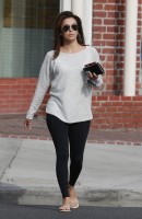 Ева Лонгория. Ева Лонгория занята делами в Беверли-Хиллз, штат Калифорния.