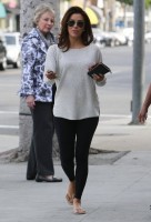 Ева Лонгория. Ева Лонгория занята делами в Беверли-Хиллз, штат Калифорния.