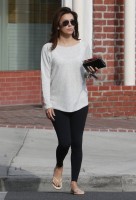 Ева Лонгория. Ева Лонгория занята делами в Беверли-Хиллз, штат Калифорния.