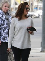 Ева Лонгория. Ева Лонгория занята делами в Беверли-Хиллз, штат Калифорния.