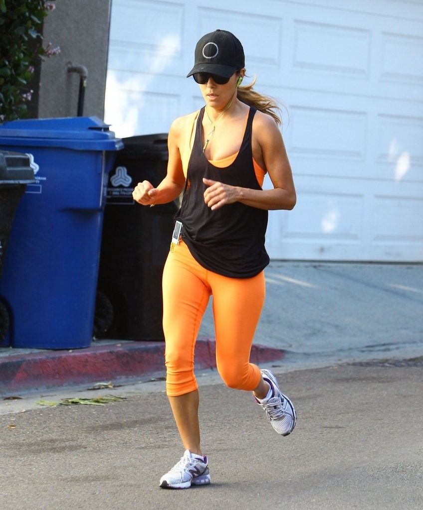 Ева Лонгория. 05 ноября 2013 - Ева Лонгория на утренней пробежке, Лос-Анджелес