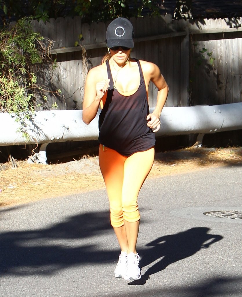 Ева Лонгория. 05 ноября 2013 - Ева Лонгория на утренней пробежке, Лос-Анджелес