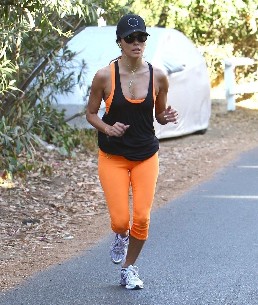 Ева Лонгория. 05 ноября 2013 - Ева Лонгория на утренней пробежке, Лос-Анджелес