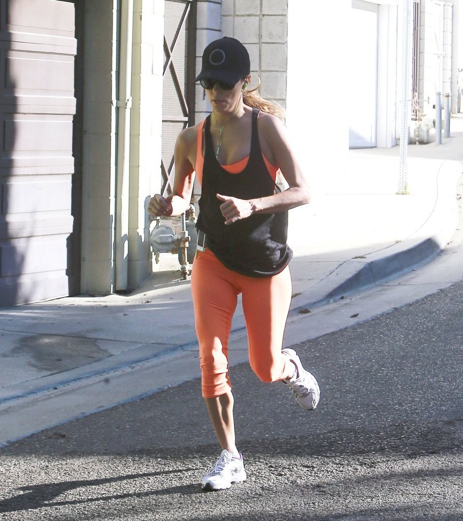 Ева Лонгория. 05 ноября 2013 - Ева Лонгория на утренней пробежке, Лос-Анджелес