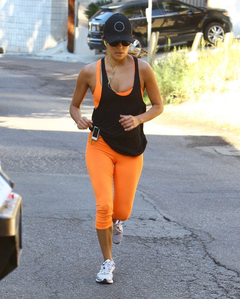 Ева Лонгория. 05 ноября 2013 - Ева Лонгория на утренней пробежке, Лос-Анджелес