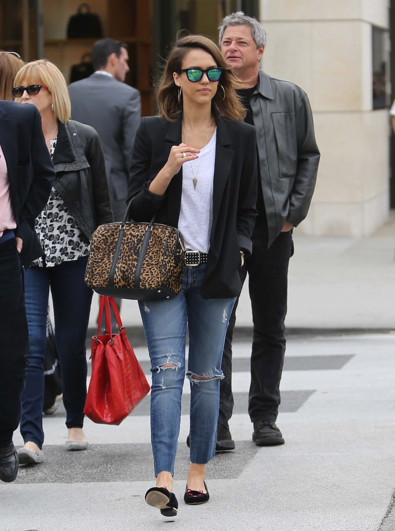 Джессика Альба. Джессика Альба на шоппинге со своей мамой в Беверли-Хиллз