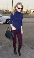 Тейлор Свифт. Тейлор была замечена в аэропорту «LAX» в Лос-Анджелесе, США. 