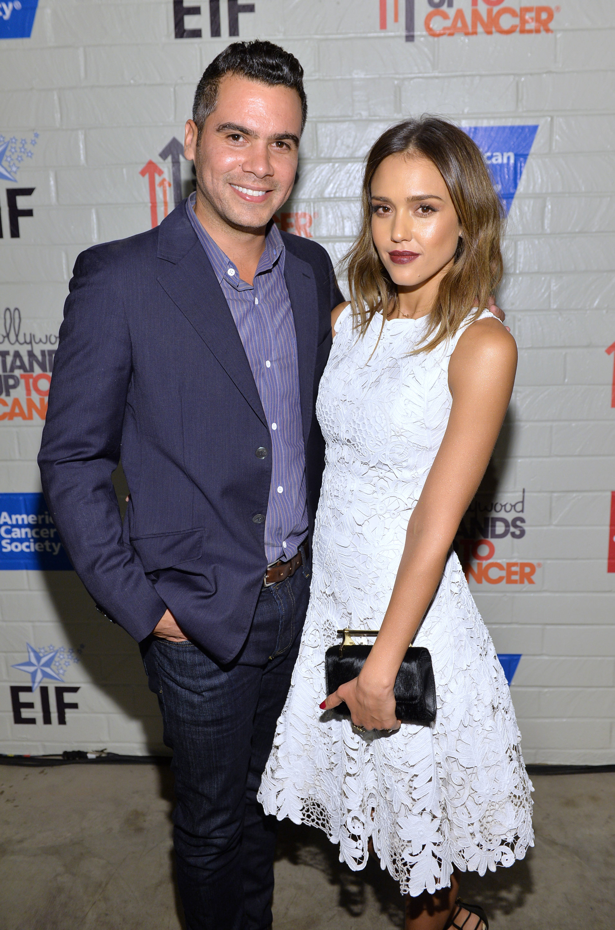 Джессика Альба. Джессика Альба с мужем Кэшем Уорреном на мероприятии "Hollywood Stands Up To Cancer"