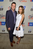 Джессика Альба с мужем Кэшем Уорреном на мероприятии "Hollywood Stands Up To Cancer"