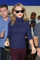 Тейлор Свифт. Тейлор была замечена в аэропорту «LAX» в Лос-Анджелесе, США. 