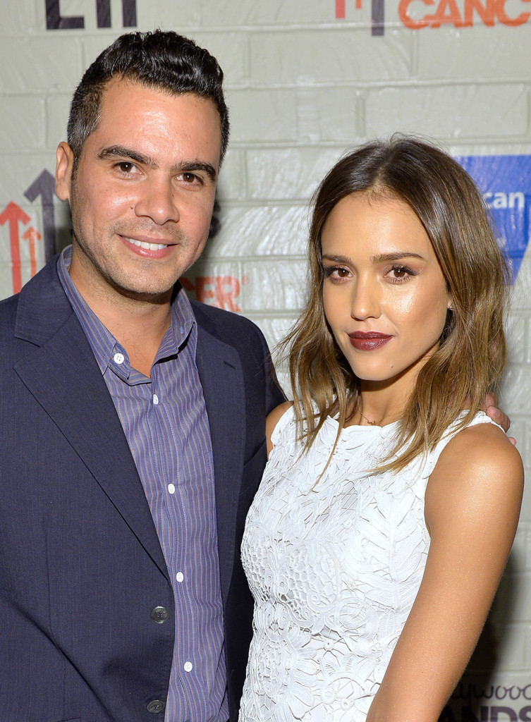 Джессика Альба. Джессика Альба с мужем Кэшем Уорреном на мероприятии "Hollywood Stands Up To Cancer"